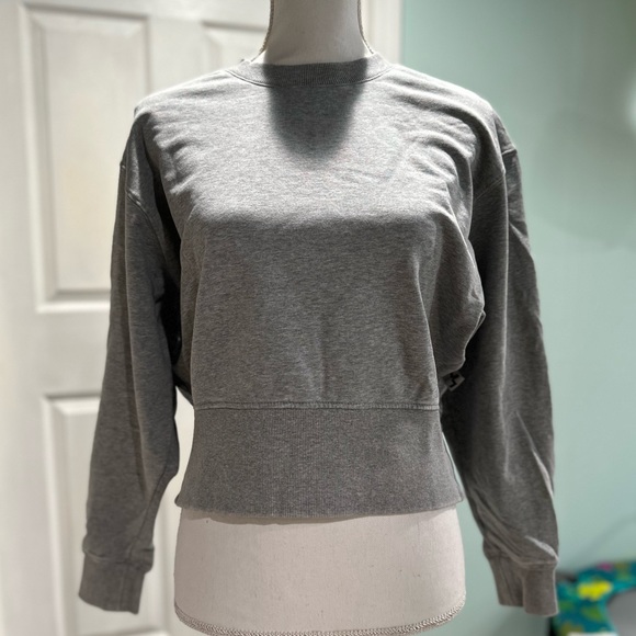 JoyLab Tops - BNWT women’s gray crop sweatshirt size XS by Joy Lab
